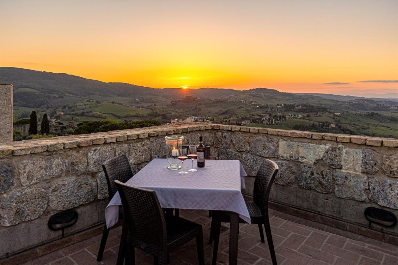 Torre Salvucci Maggiore Medieval Tower Experience San Gimignano Exterior foto